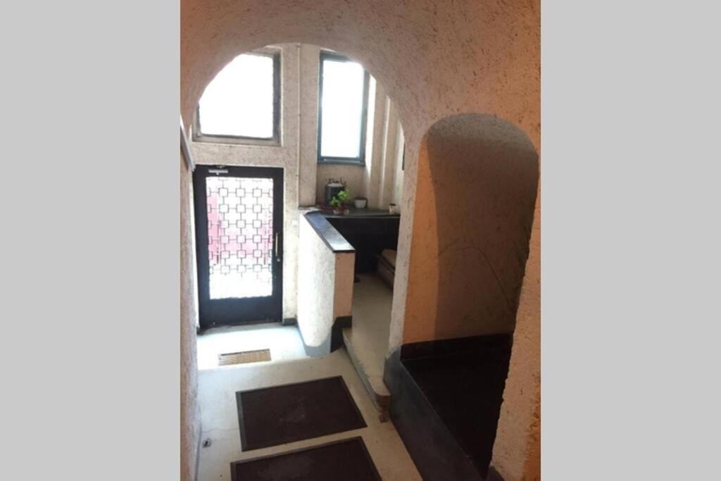 Super Central - Lovely One-Bedroom Apartment On Victoriei Avenue Bucarest Exterior foto