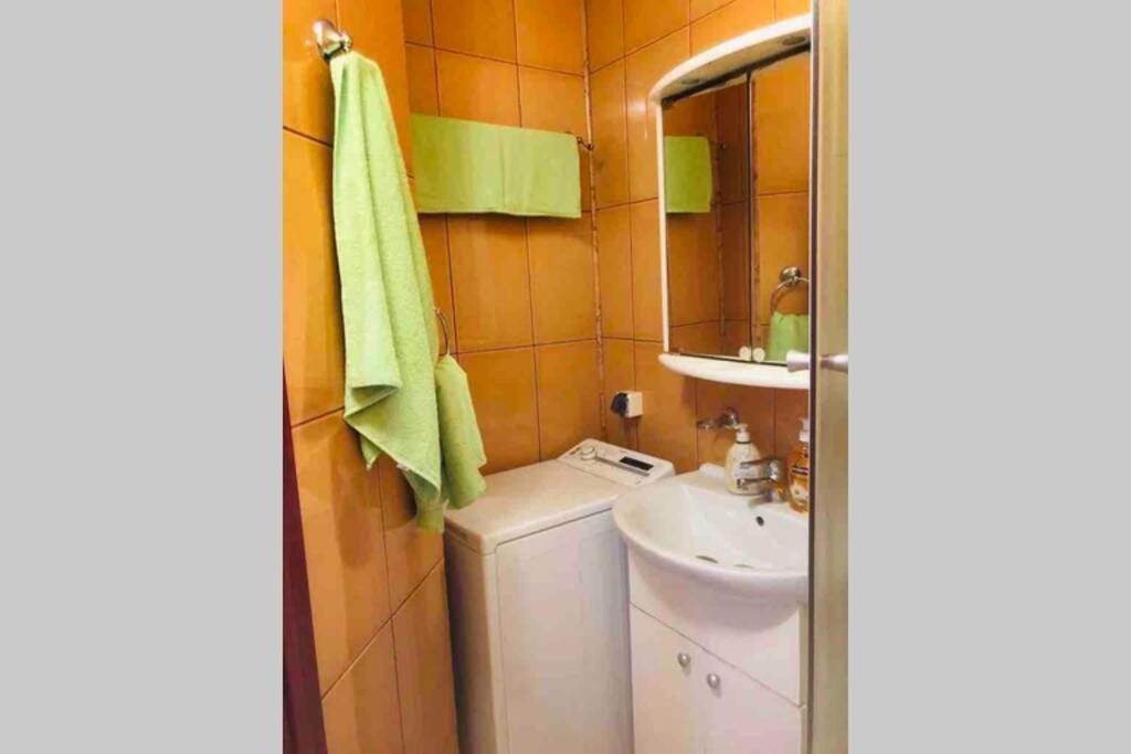 Super Central - Lovely One-Bedroom Apartment On Victoriei Avenue Bucarest Exterior foto