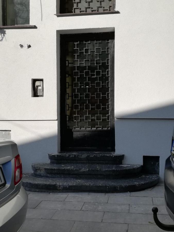 Super Central - Lovely One-Bedroom Apartment On Victoriei Avenue Bucarest Exterior foto